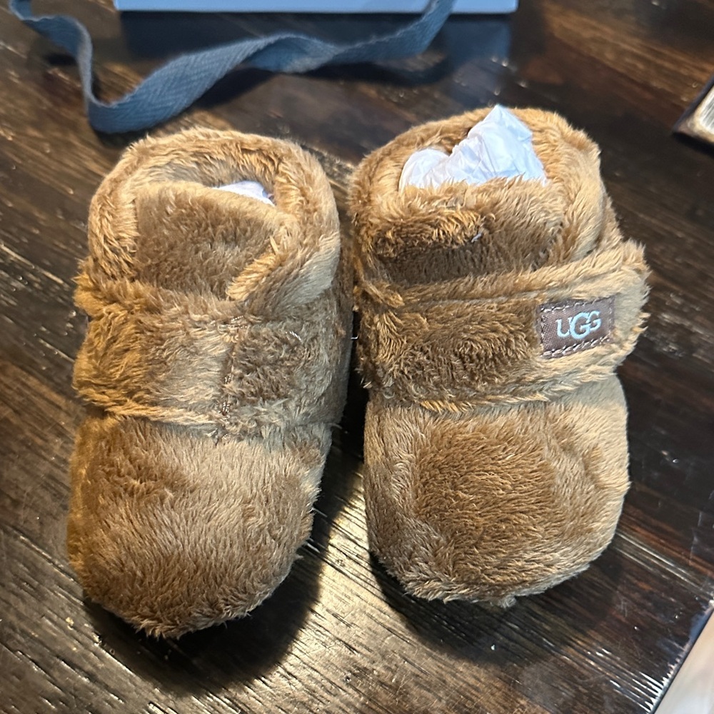 UGG Brown Kids Slippers - Picture 3 of 5